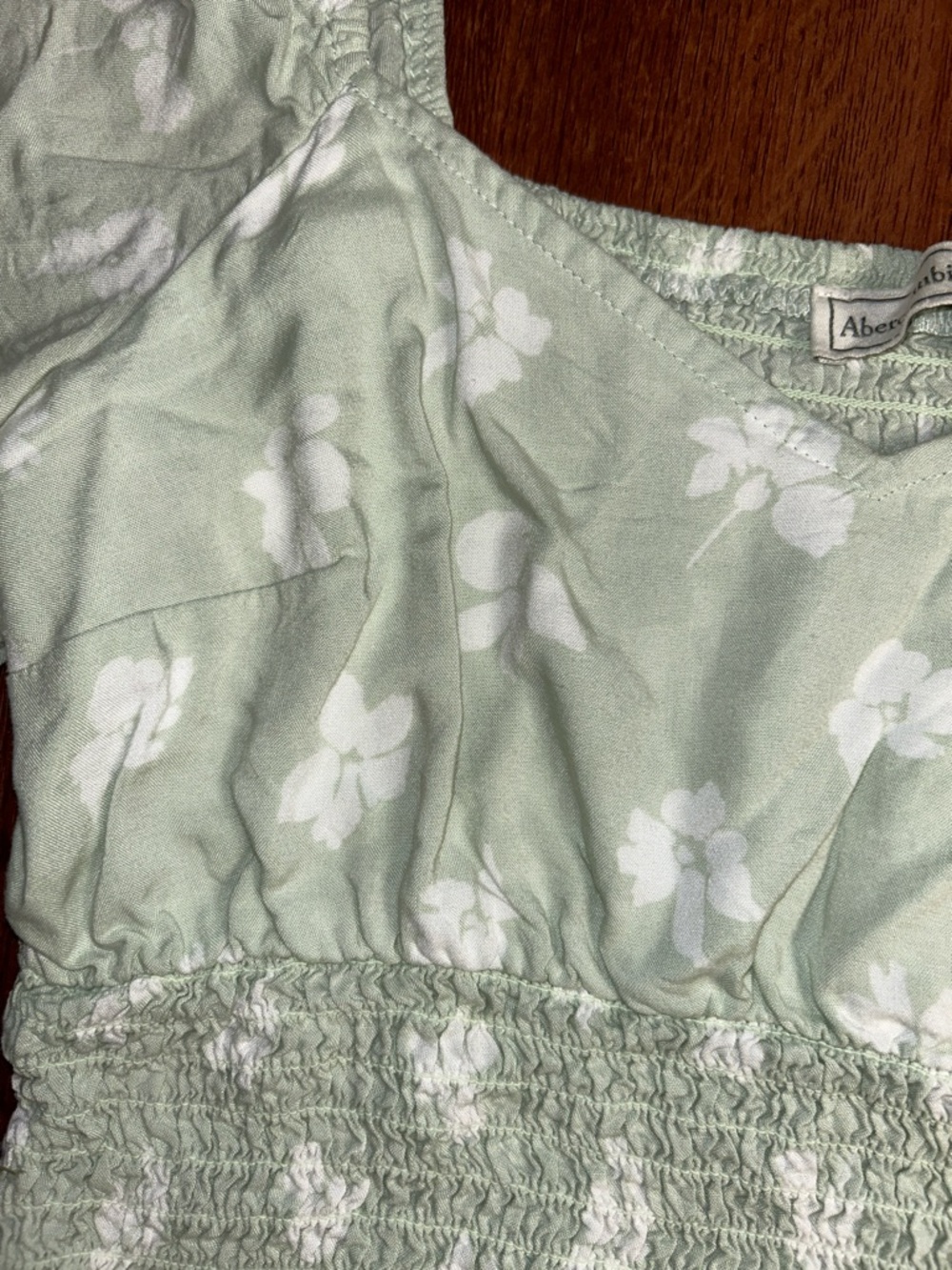 Abercrombie & Fitch Cropped Puff Sleeve Top in Green & White Floral Design Med - Picture 4 of 4